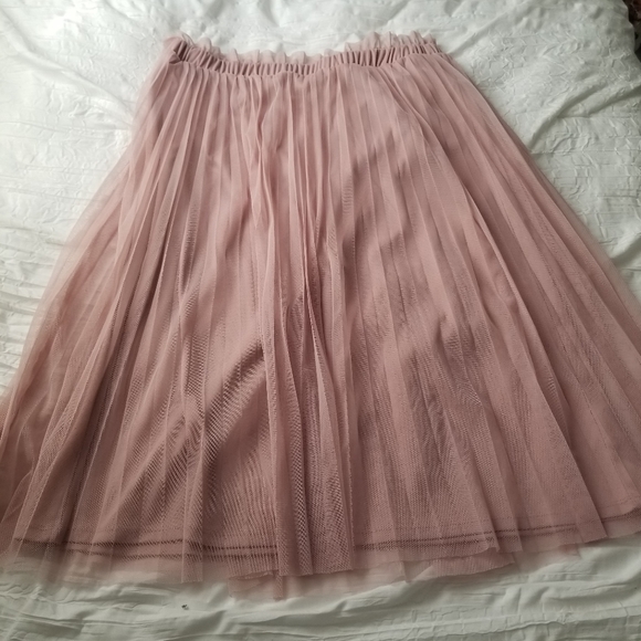 Elegant Pink Pleated Skirt - Picture 1 of 5